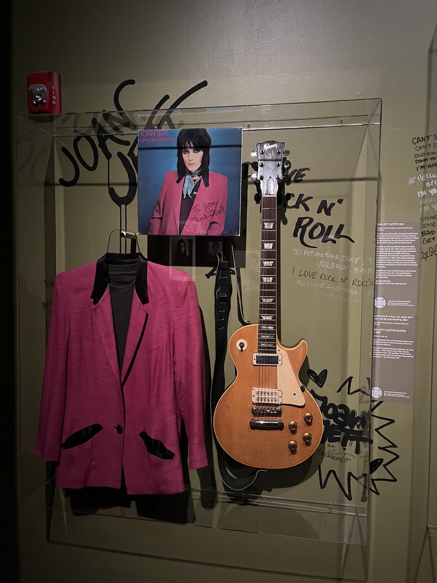 TraceyKinsella7's tweet photo. What a fantastic experience in Cleveland, PA visiting the Rock and Roll Hall of Fame! Love seeing some of my fav bands have been inducted. https://t.co/WUUWTSnxFG