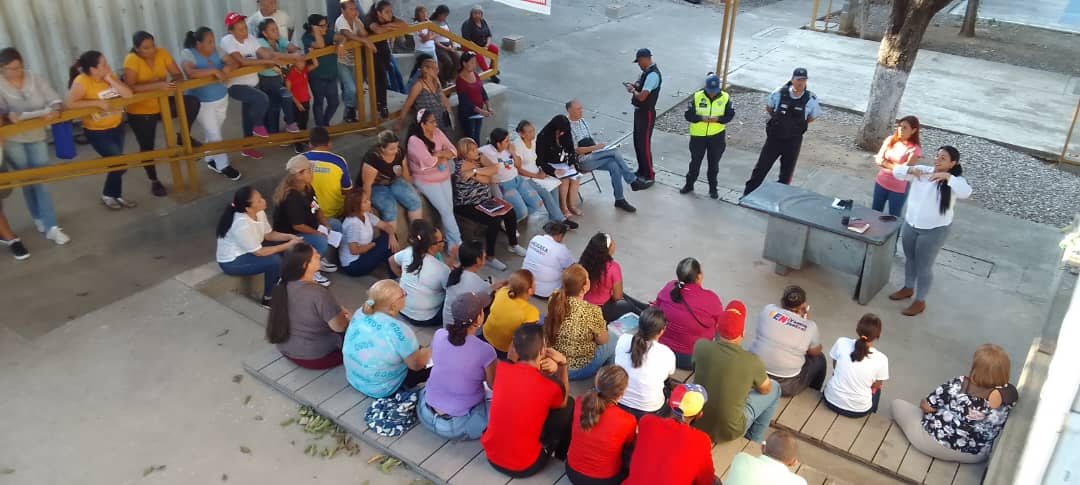 #18marzo .Asambleas sobre Consultivo de los  Proyectos realizadas en el territorio, Comuna Chavez une a los pueblos en la Parroquia Guerrera Ana Soto, se acordo hacer las mesas de trabajo mañana en el mismo lugar con la Promotora Ratzobe Fernández #VenezuelaDecideElFuturo