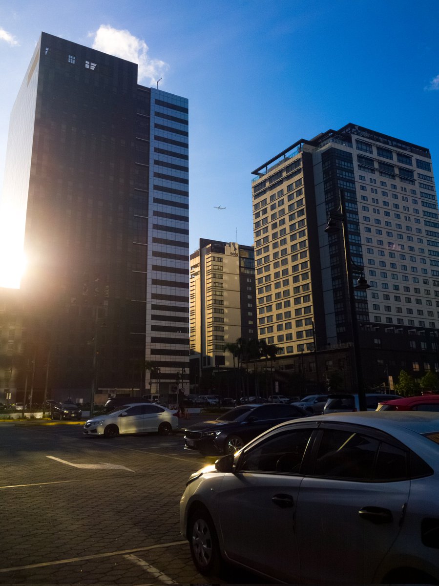 junethomasb14's tweet photo. BGC
Device: Lumia 1020
File: RAW DNG
Editing App: Lightroom Mobile
#UrbanArea #Landmark #City #Blue #Skyscraper #Metropolis #TowerBlock #Tower #OfficeBuildingExterior #Architecture #ResidentialDistrict #Outdoors #Office #Lumia1020 #Lumia #Nokia https://t.co/3QqAllxXX8