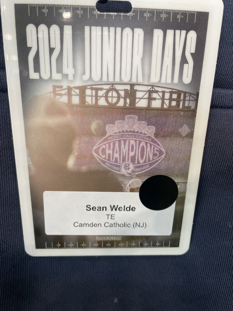 Thank you @CoachJ_Mont and @HCrossFB for having me down to talk and watch football today ! Can’t wait to be back soon! @HFCGilliam @IrishFB1