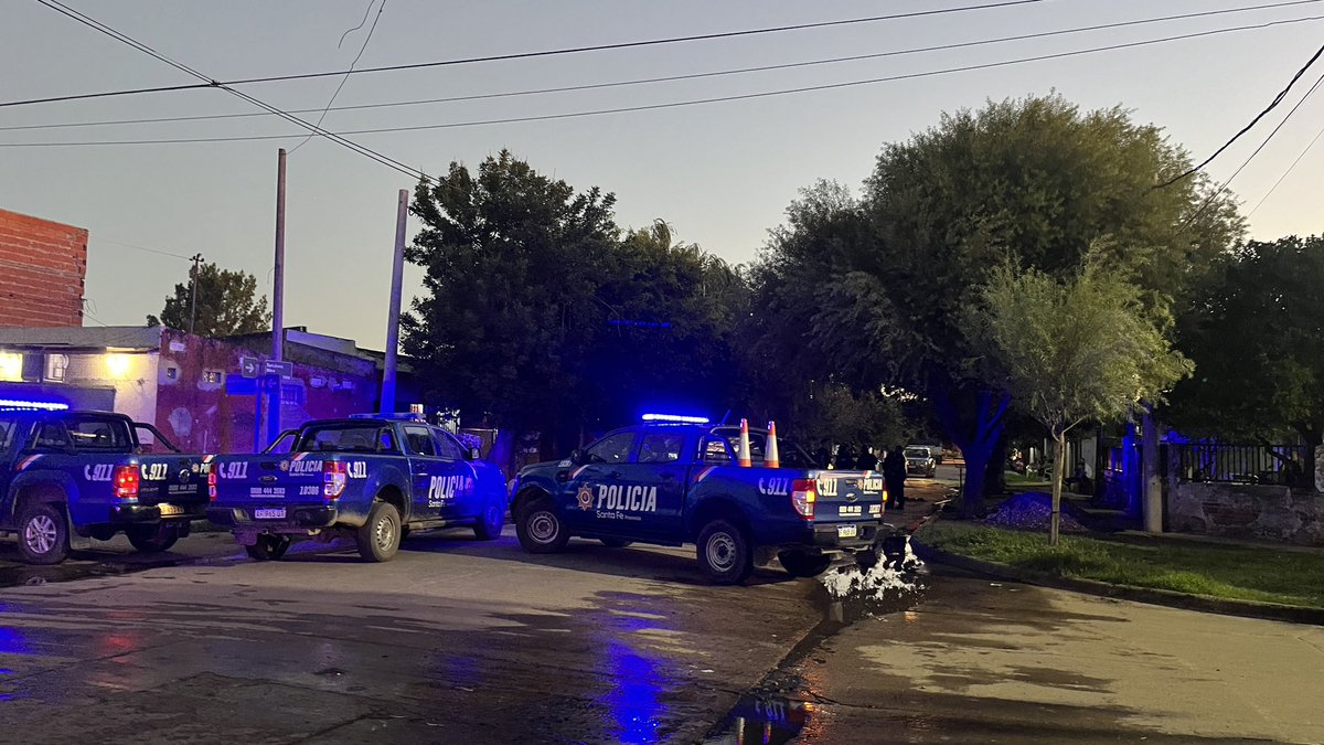 🚨 #Ahora #UltimoMomento asesinaron a tiros a una persona en el norte de Santa Fe. 

Lo llevaron al hospital Iturraspe por varios impactos de arma de fuego. En instante amplío información.