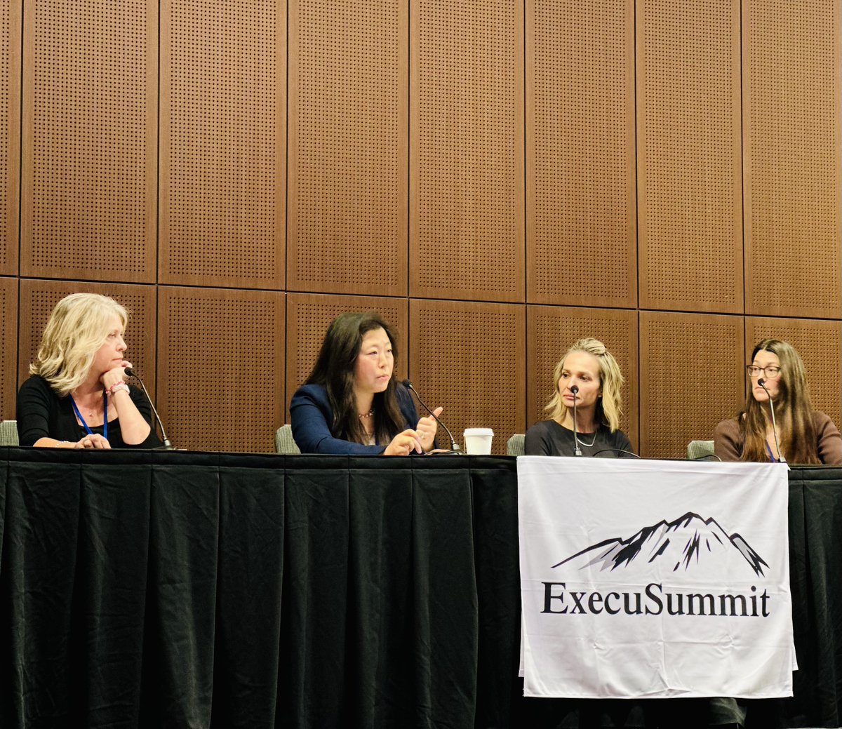 Heartfelt gratitude to everyone who contributed to the success of the 7th Annual Women in Insurance Leadership ExecuSummit. Special shout-out to the expert panelists including our own Sarah Y. Cho! 
#speaker #WomeninInsurance #ExecuSummitSuccess #BrandBuilding