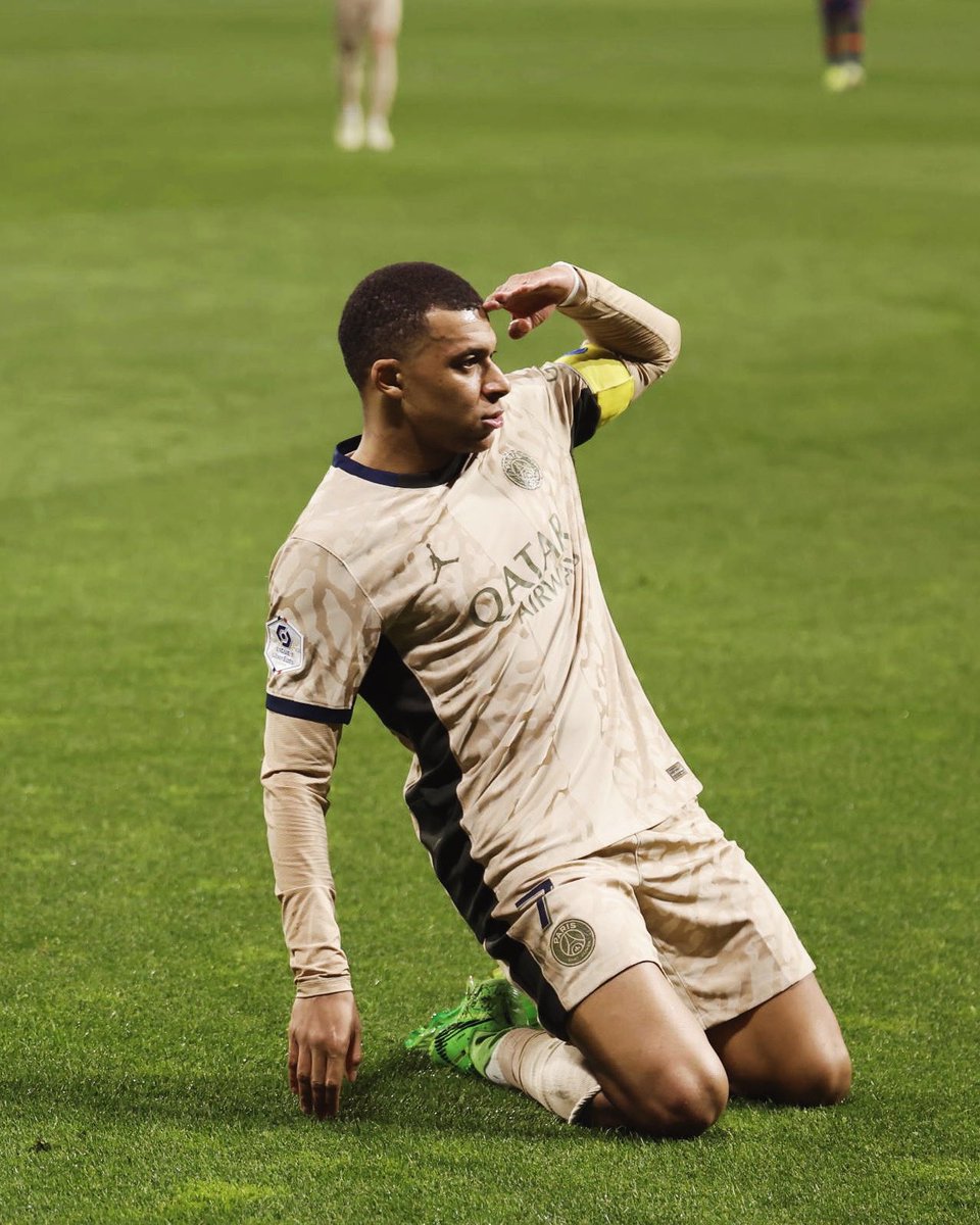 PSG_inside's tweet photo. ⚽️🔥

2️⃣5️⃣0️⃣ buts avec le Paris Saint-Germain pour Kylian Mbappé ! ❤️💙 https://t.co/BZ4S5YSkTv