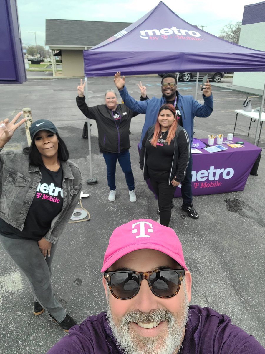 The 3rd and Final Day of our <a href="/MetroByTMobile/">Metro by T-Mobile</a> Community Events in North Alabama. Thank you, Xcell and Amtel, for your partnership this weekend!  <a href="/_JazzyJasATL/">Jasmine S</a> <a href="/MzKittlez/">Kelley Carnes</a> <a href="/AbdelAbunameh/">JD Abunaameh</a> <a href="/TonyCBerger/">Tony Berger</a> <a href="/thayesnet/">Terry Hayes</a> <a href="/StacieLlaurado/">Stacie Llaurado</a> #WorkCanBeFuN