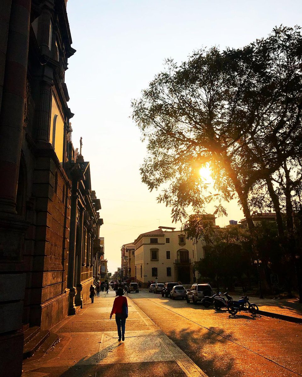 SoyDeMeridaVe's tweet photo. Atardeceres de marzo 🌇
📍 Plaza Bolívar de Mérida.

📷  (IG: jarq_18) https://t.co/cLH0WQZWIS