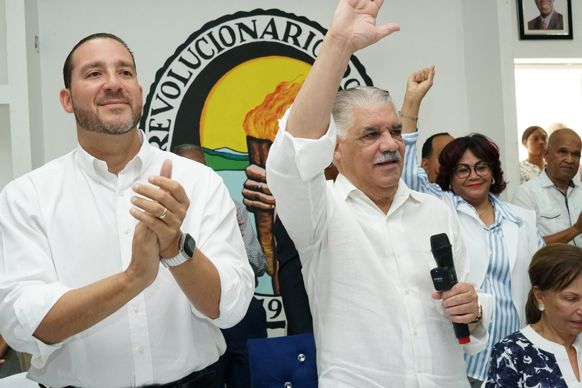 JoelDiazU's tweet photo. Hoy sostuvimos un encuentro entre nuestro presidente @MiguelVargasM, autoridades electorales y candidatos del municipio de Santo Domingo Este de @miprd.

Agradezco la asistencia de nuestros militantes, la entrega y el trabajo demostrado es parte fundamental del #RescateRD.

#PRD https://t.co/kJ8Pb3QCrP