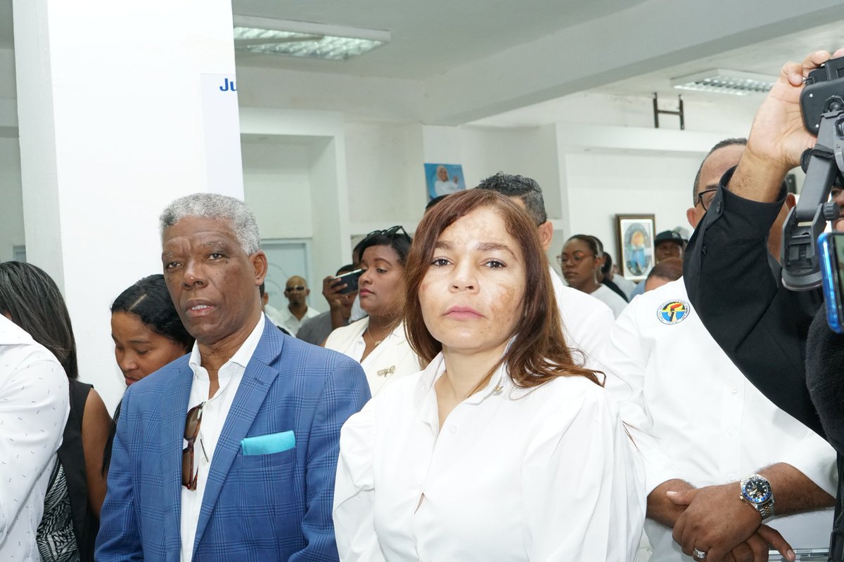 Hoy sostuvimos un encuentro entre nuestro presidente <a href="/MiguelVargasM/">Miguel Vargas</a>, autoridades electorales y candidatos del municipio de Santo Domingo Este de <a href="/miprd/">Partido Revolucionario Dominicano</a>.

Agradezco la asistencia de nuestros militantes, la entrega y el trabajo demostrado es parte fundamental del #RescateRD.

#PRD