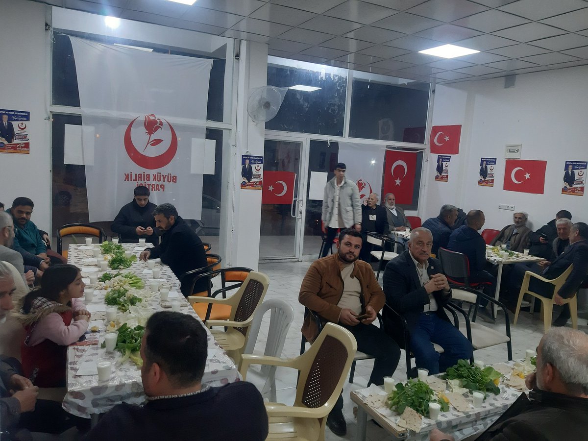AliTutluoglu's tweet photo. Ne YRP ne AKP Şanlıurfa KARAKÖPRÜ'de milletimeze Alternatif olmanın heyecanını yaşıyoruz. Büyük Birlik Partisi (BBP)  olarak hergün biraz daha çığ gibi büyüyerek öne çıkıyoruz. Siz rahat olun kıymetli Karaköprü'de yaşayan hemşehrililerim bizim fiyatımız yoktur, O KADAR...! https://t.co/LAuCalKu8W