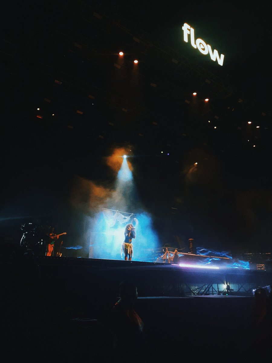 CataLarroca's tweet photo. Que show y qué mujer. Una artista del re carajo, una locura lo de SZA anoche. 🥹🪐💌 https://t.co/BCP0UYsdAe