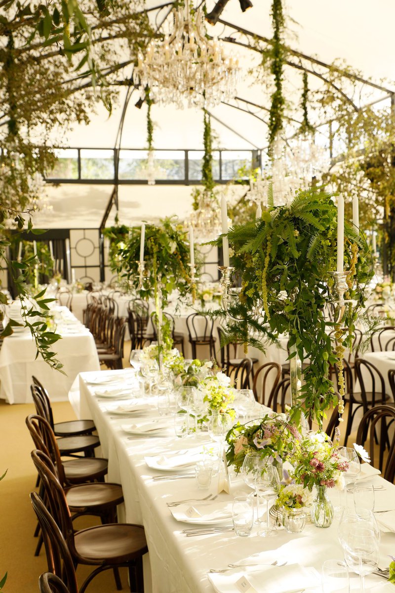 Avow_wb's tweet photo. Green elements and a Whiskey bar for Subtle St. Patricks Weddings decoration! 
(Picture credit: Tara Fay Website) https://t.co/i4Ne8Qgz9U