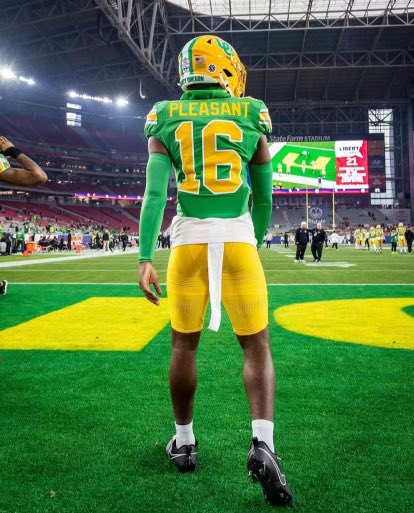 I am extremely blessed and humbled to say that I have received an offer from The University of Oregon🦆. #scoducks @CoachDanLanning @CoachWadu @RodrickP16 @Serra__Football @LMBPINKY @marvinpollard_6 @CoachDMinor @GregBiggins @ChadSimmons_ @BrandonHuffman @adamgorney