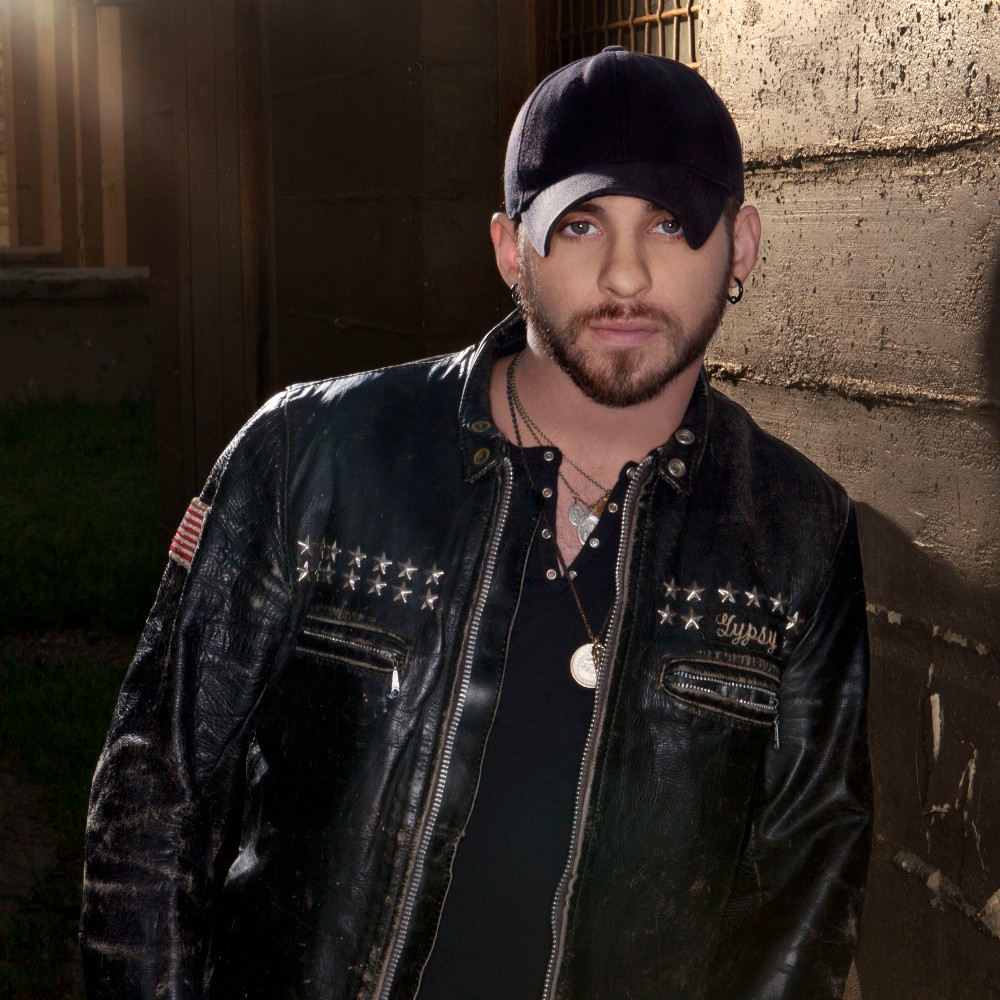 Playing right now is Hard DaysKickin' Country by @brantleygilbert