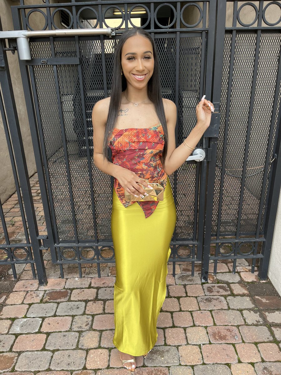 DaRealBrandy's tweet image. Effortless.