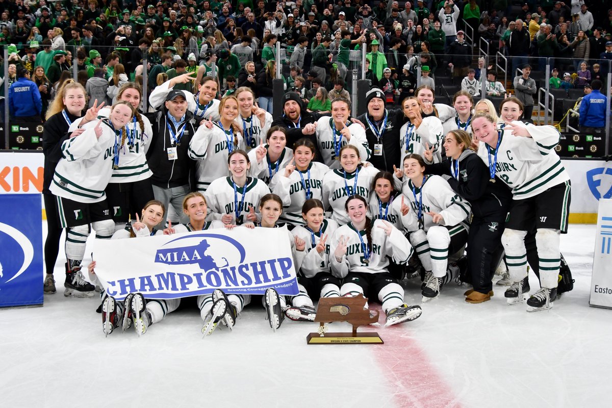 Duxbury girls hockey repeats as D2 state champs. More photos from Marilyn Quilty to come in the paper @DUXGIRLSHOCK @DuxHSAthletics @Dannynudge