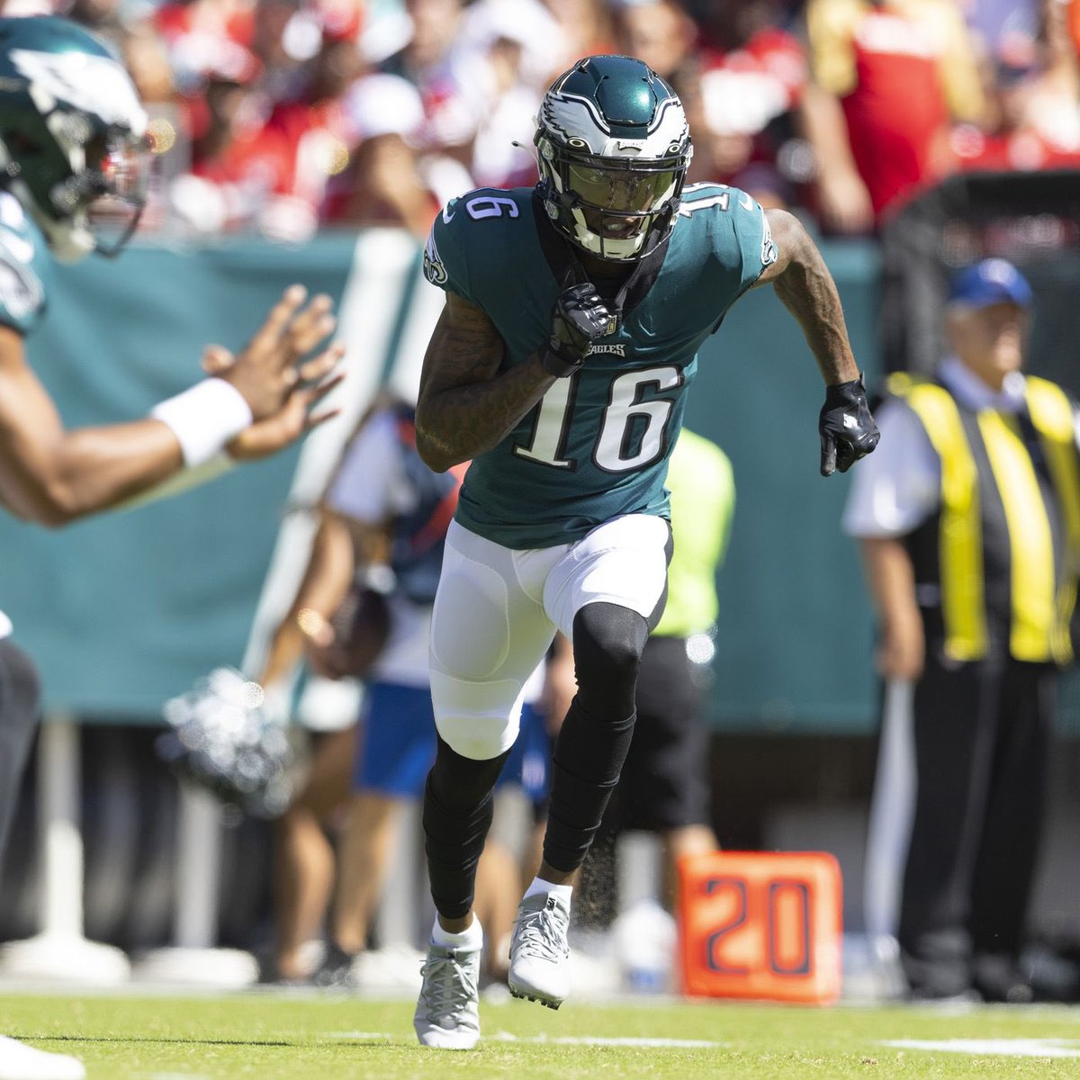 MLFootball's tweet photo. NEWS: The #Bears and #Commanders continue to show interest in dangerous deep threat wide receiver Quez Watkins, league source says. 

The 25-year-old speedster has drawn interest from 8 teams. https://t.co/eyiI92I895
