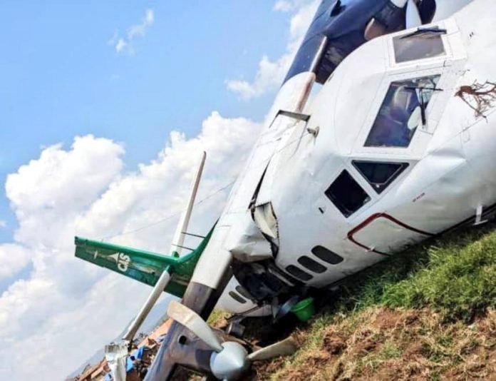 ivancp25's tweet photo. #AccidenteAéreo hoy de #LET410 de #CetracaAviation (9S-GPB). Se ha salido de pista a causa de los fuertes vientos, al aterrizar en el Aeródromo de #Rughenda #Butembo (FNZU), en República Democrática del #Congo 🇨🇩. Solo hubo 2 heridos a bordo. El vuelo procedía de #Goma. 17-03-24 https://t.co/XkMdTaGF8R
