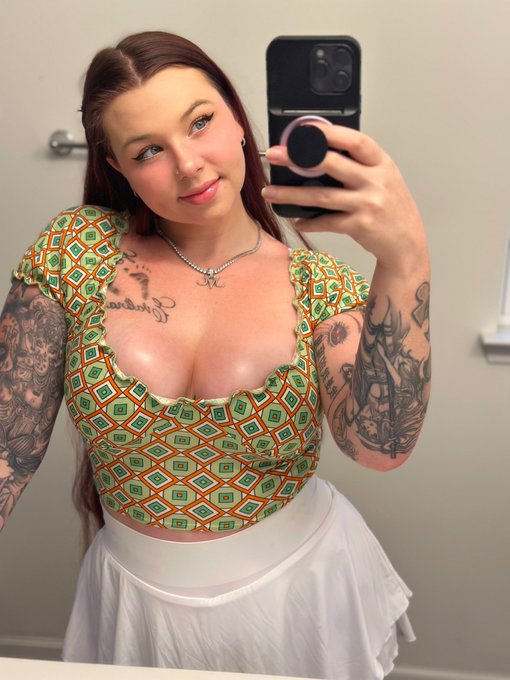 kiss me I&rsquo;m Irish 🍀 https://t.co/eedtGXJGuI