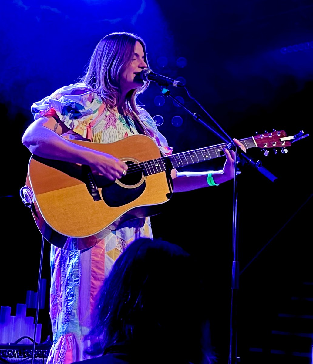 Extremely glad I caught the final show of the @jessswilliamson / @ErinRaeMusic tour at the Troubadour last night; both artists are absurdly talented and it was a dream seeing them in that space.