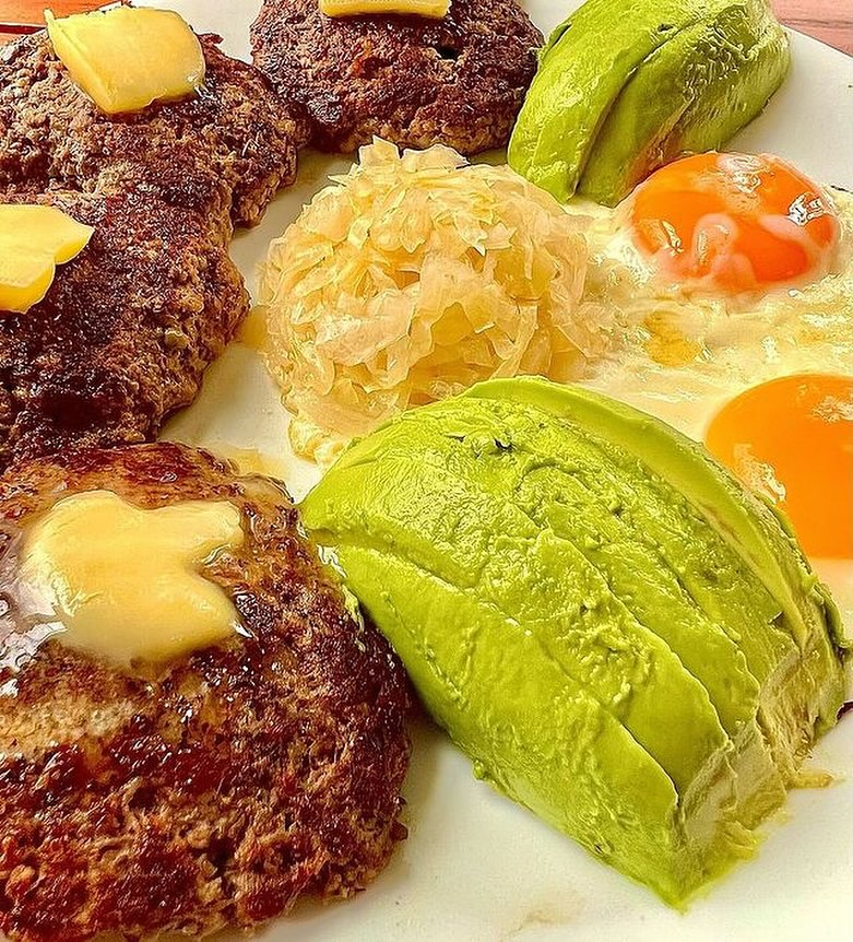 Lowcarbjiji's tweet photo. Organic grass fed burgers.
Organic pasture raised eggs.
Organic avocado.
Organic sauerkraut.
Redmond Real Salt.
Kerrygold butter.
By: carnivor_ish
#ketocarnivore #ketogenicliving #ketogenicdiet #ketodiet #ketosis #ketoweightloss #ketorecipes #ketofam #ketofamily #ketoeats https://t.co/YTeevmdaMI