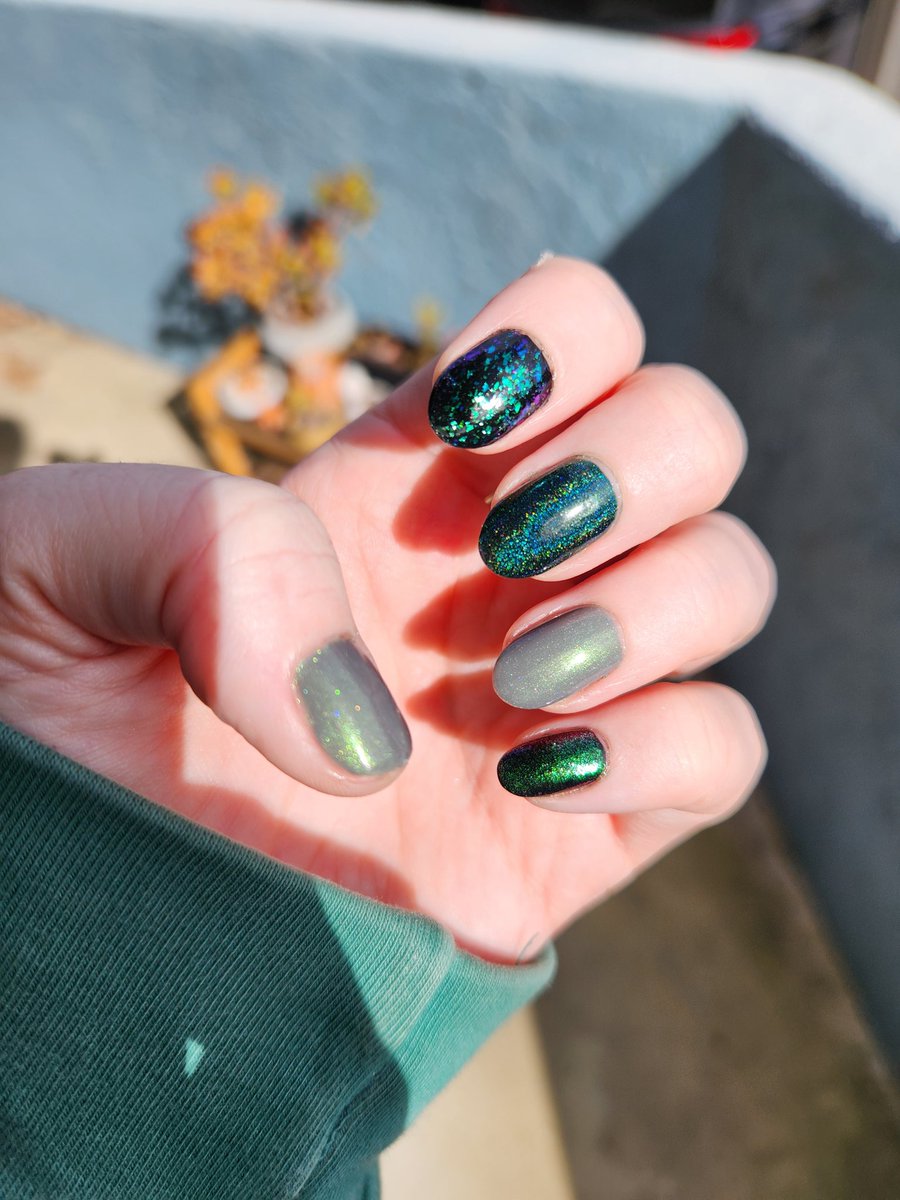 Tarynchu's tweet photo. Birthday nails 🍀 
All @holotaco of course https://t.co/QJHlQDTyWg
