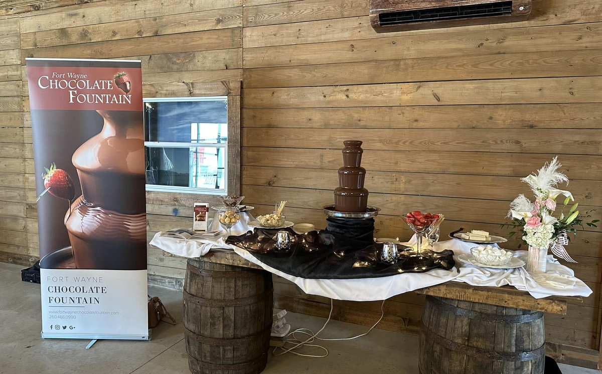 fwcfountain's tweet photo. This past weekend Fort Wayne Chocolate Fountain was off to The Paddock for an open house bridal event.  It was a great time to explore the offerings of one of the newest venues in area and meet some of our new brides for the 2024-2025 season. https://t.co/t0oUnW5nwW