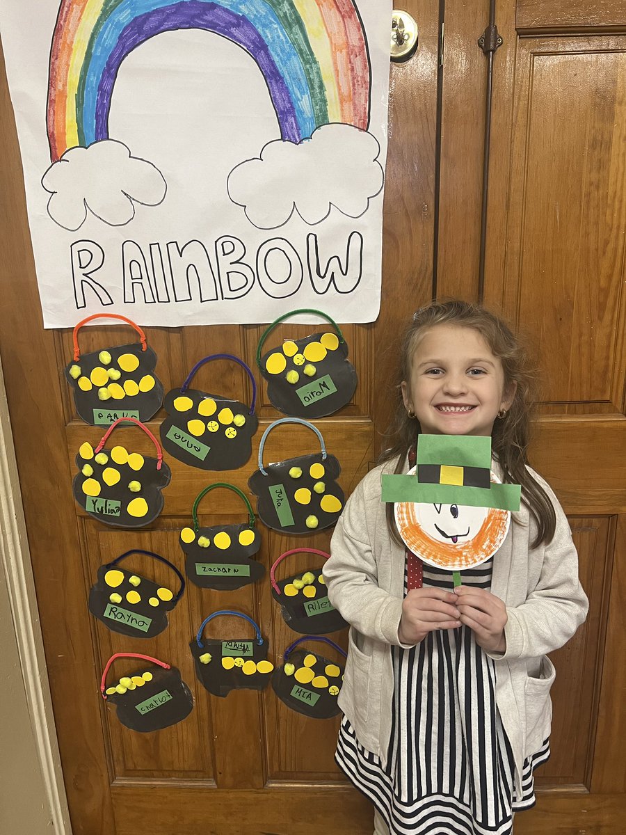 Ourbrightfutur1's tweet photo. We hope everyone enjoyed their Saint Patrick’s Day! ☘️🌈

#stpatricksday #saintpatricksday #leprechauns #leprechauncraft #artsandcrafts #stpatricksdaycraft #art #creativity #OurBrightFuture https://t.co/Ru96ccZ4KA