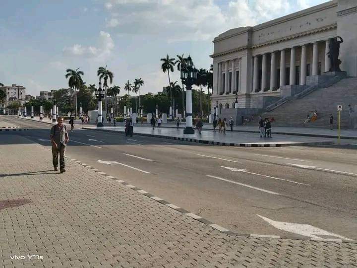 Y nos fuimos de paseo por La Habana que le gusta a <a href="/ShadowsOfGreys/">Greys Gómez</a>
Sufre guajira!!!
#DeZurdaTeam