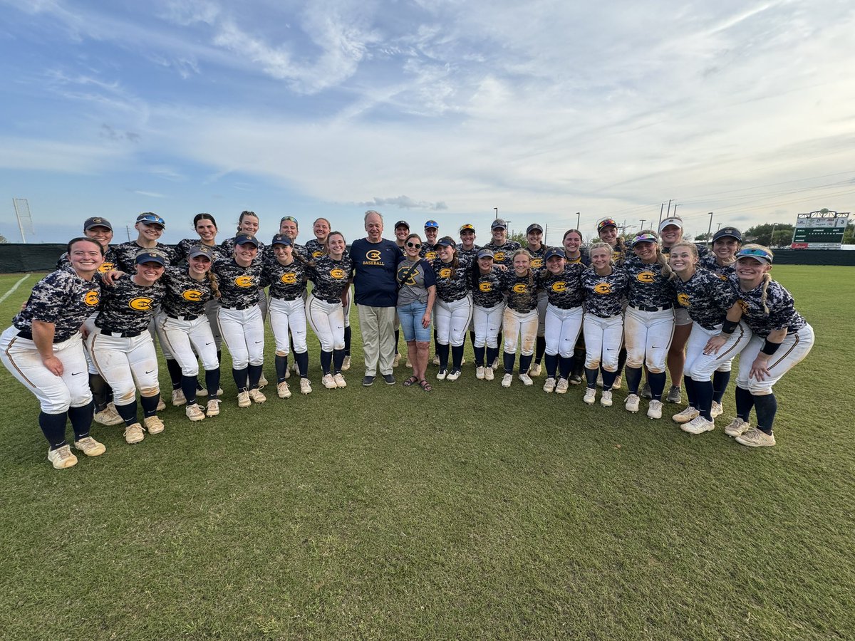 Huge shoutout to @ChancellorJim for coming out and supporting the team for our two wins!💙💛 #WinForJim #RollGolds #BeHeroic