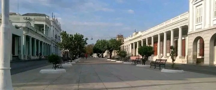 El Prado más largo de Cuba, y sin celos... luce así a esta hora... 😁 #Cienfuegos es lindo...a qué sí?? 👏👏👏 ❤️❤️❤️ #DeZurdaTeam