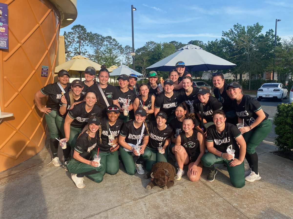 ncbison_sball's tweet photo. Got to celebrate the end of our Florida trip with a visit to Twistee Treat and naming our 7th Bison of the Week, Kyla! Kyla had a great week as she came up with some tremendous plays in the outfield and was a steady bat in our line-up. Congrats Kyla! 🦬 #bisonoftheweek https://t.co/kS4wi2z09p