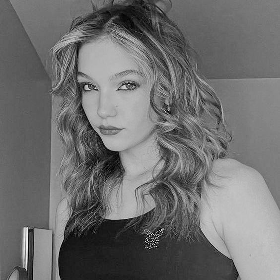 missing my pink hair era :(