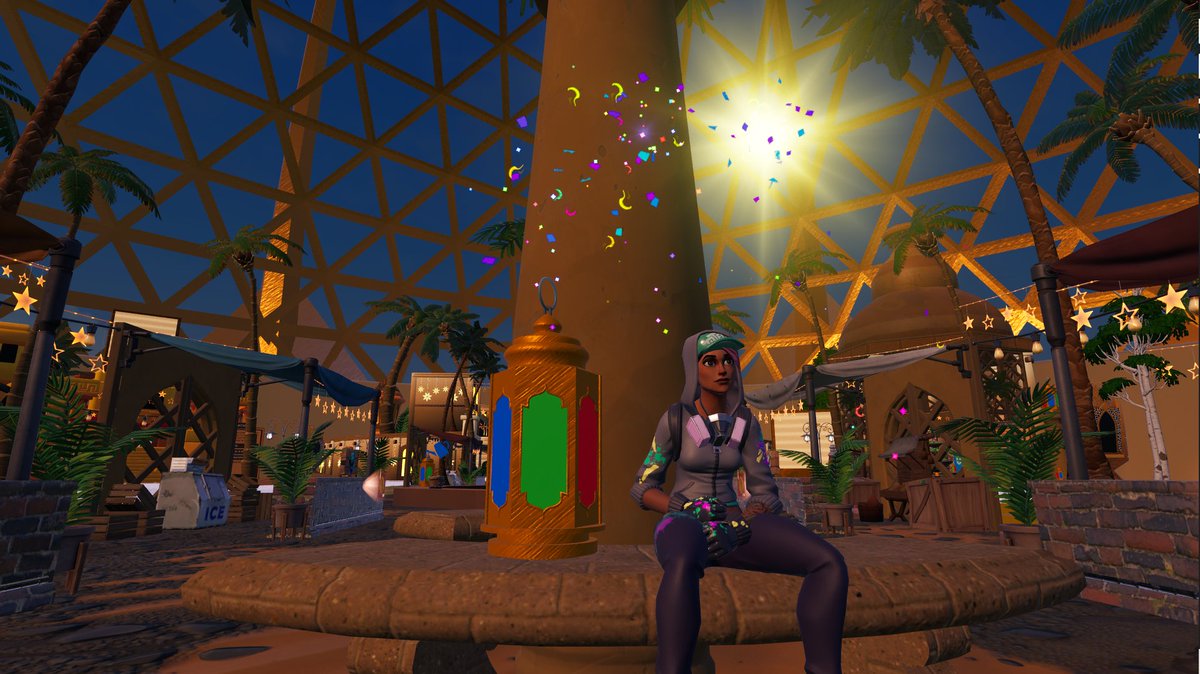 DenoLeo's tweet photo. Spray painting under the soft glow of lanterns.
#LantographyContest2024 https://t.co/KQmyKlMJqz