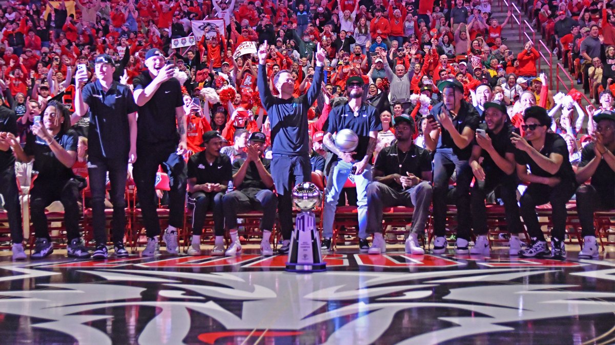 UNMLoboMBB's tweet photo. Lobos to play Clemson in #MarchMadness First Round on Friday in Memphis. #GoLobos 

INFO: https://t.co/LLwT2hD3Z3 https://t.co/dNQjJkHWXV