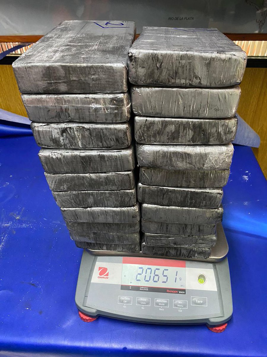 norrisfania's tweet photo. sorteo 20 kilos de cocaina 
y el libro de spreen 

requisitos para participar:

- comentar "participo"
- dar like y rt https://t.co/Y4MPjCPvA1