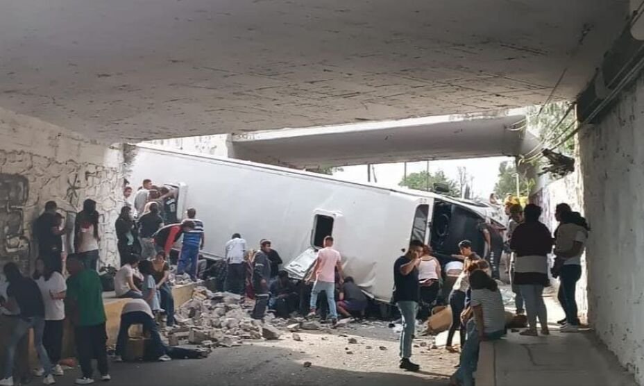AztecaNoticias's tweet photo. #ÚLTIMAHORA | Fatal accidente en autopista México-Pirámides. Reportan muertos y lesionados. 

https://t.co/wWlufScpoj https://t.co/v41CfswuF5