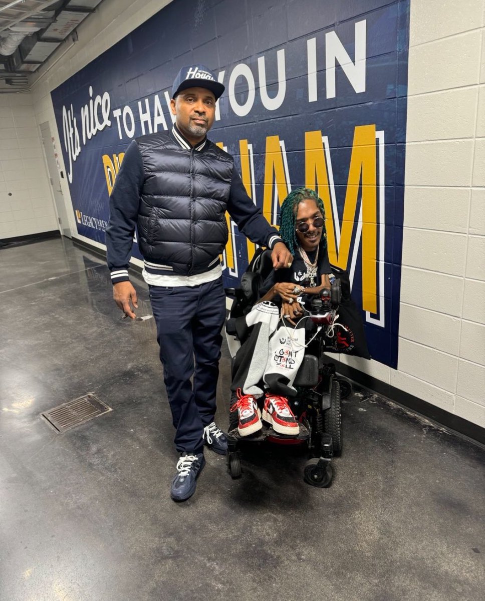 BarbarasonGMG's tweet photo. Mike Epps &amp; DMV RAPPER LIL DUDE https://t.co/byxKitgXDc