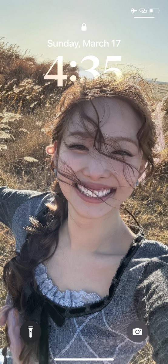 juiceboxhirai's tweet photo. If you see this, please show your wallpaper.

had Nayeon for some financial luck in Vegas gambling 😭 https://t.co/iEbfb0zVME