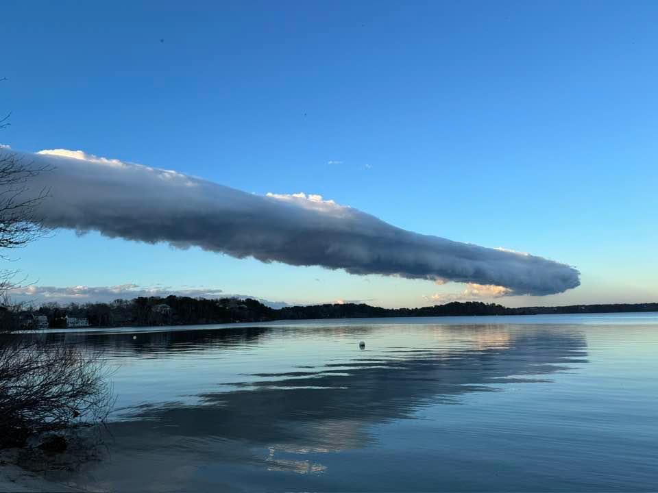 ByEmilyStephens's tweet photo. Any #meteorologists want to weigh in on what type of cloud this is? Very dark, hovering over Long Pond in Harwich. @PeteNBCBoston @MattNBCBoston https://t.co/G8fUNsodc4