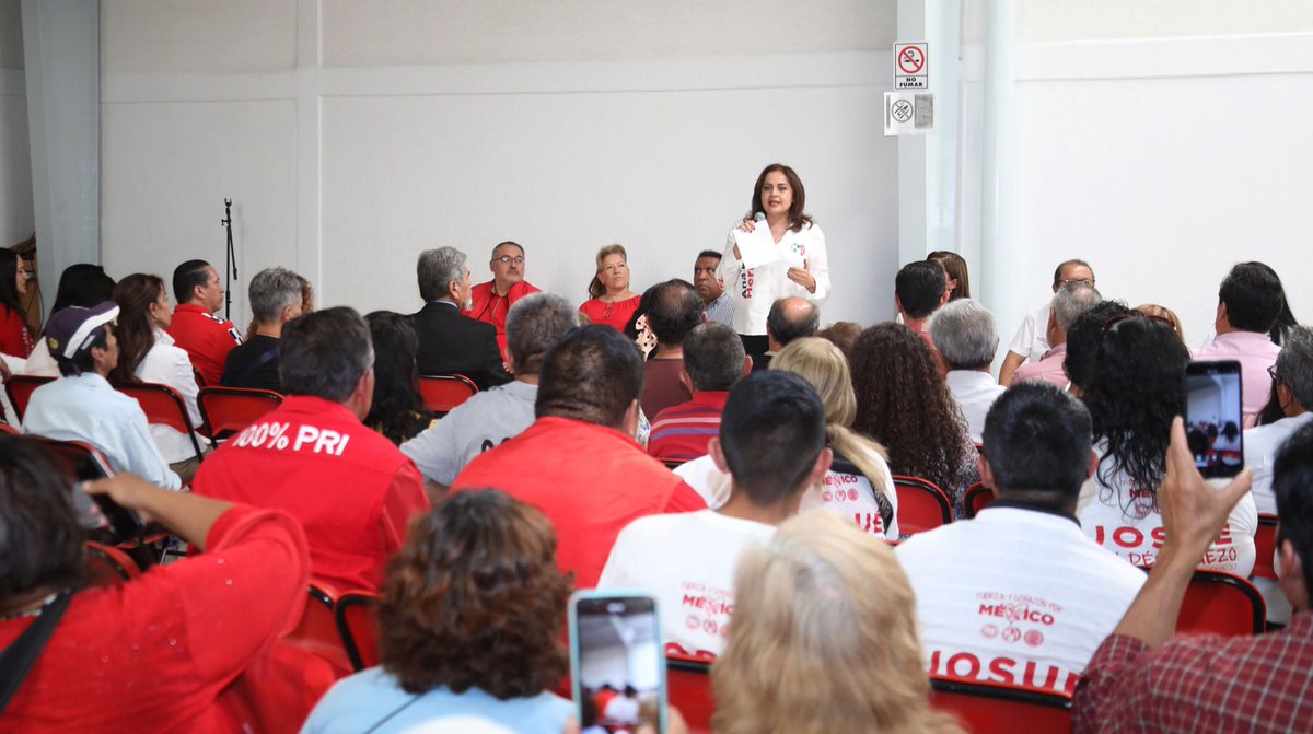 AnaLiliaHerrera's tweet photo. Es tiempo de reconciliación y #eXperanza; salgamos a las calles a multiplicar esfuerzo, talento, #FuerzaYCorazón para construir un futuro sin miedo.

¡En #Neza vamos a ganar, nunca más será moneda de cambio! 👊🏼 https://t.co/msR0RFmHdz