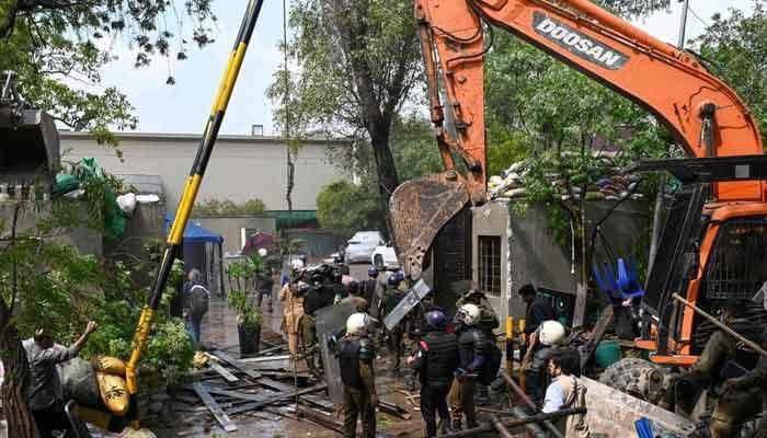 PTI_Politics's tweet photo. March 18, 2023 Some painful highlights of the illegal attack by the police on the house of former Prime Minister Imran Khan...
Everything is remembered and not forgotten https://t.co/VRjKuHccPN