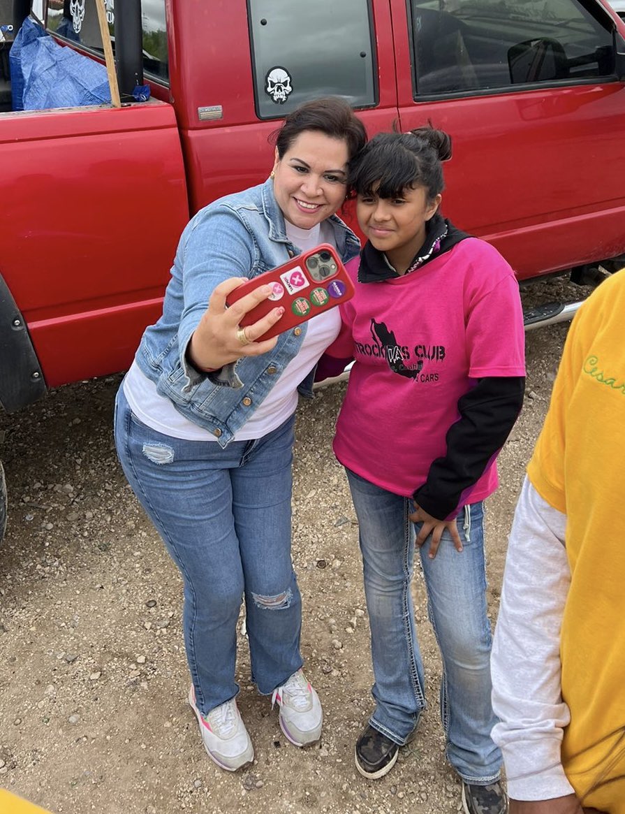 BrendaM75433205's tweet photo. #MiPasionEsAyudar
Ella es Kamila, sobreviviente de Leucemia, inicie ayudándola desde su diagnóstico y ahorita está en etapa de vigilancia 💛

#luchacontraelcancerinfantil 
#niñosyniñasfelices https://t.co/0GfVPRM8mq