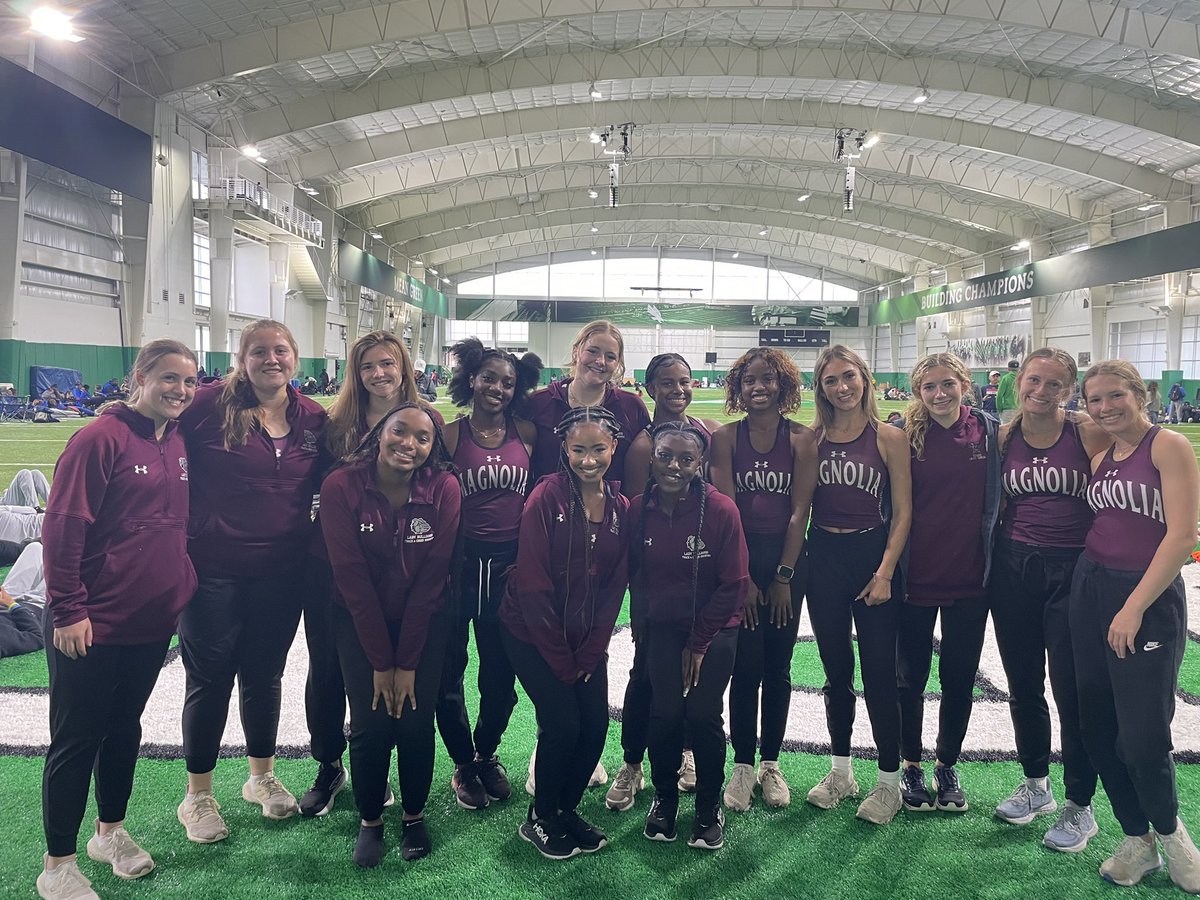 XC_Magnolia's tweet photo. It was a cold, wet, and windy two days @MeanGreenTFXC. Maybe not our best, but given the conditions
@violet_unruh made the finals of the 200
@paige (SR) and Sophia place in the top 6 in the 800
@PhillipSophia48 (jr)🥇 in the 1600m
Jazmine PB discus 99-9
Lauren (jr) PB 100m 12.77 https://t.co/DgI8NZZaa7