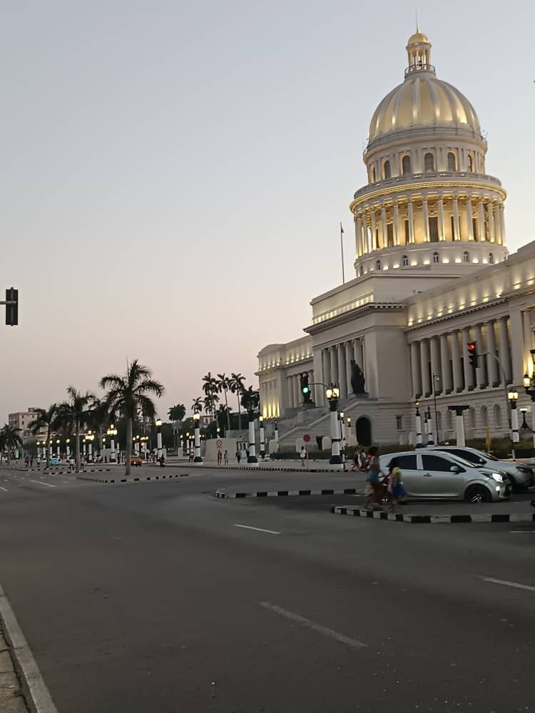 Cada rincón de #LaHabanaDeTodos, nuestra ciudad maravilla, está lleno de #GenteQueSuma y que se esfuerza cada día por garantizar la estabilidad y mejoramiento de la vida de los capitalinos. Feliz semana a todos y sigamos trabajando por una ciudad mejor.