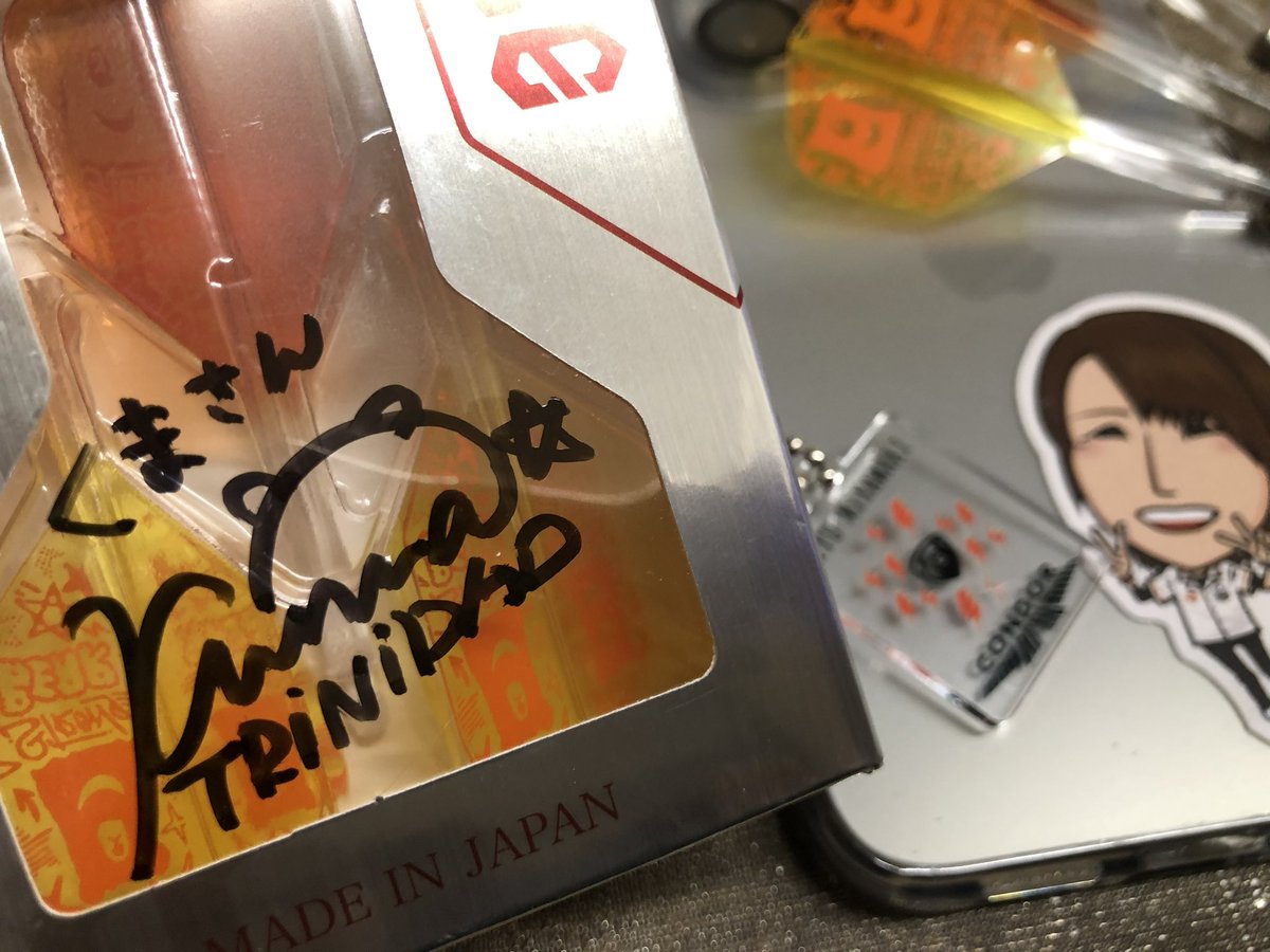 kumada180's tweet photo. 楽しかった〜
宮脇プロ@Miyu_Miyawaki の
ダーツ交流会✨
素敵なキーホルダー
かわいいステッカー
サインも頂けてうれしっ
初めてのJAPANプロとのチャレンジマッチ♪嬉しかったなぁ
大切にするぞー‼️
ありがとうございました❗️
#CONDOR
#StrongBEAR
#TRiNiDAD
#TiTO_SUSUKINO
@Trinidad_darts https://t.co/gYcMe5FAb6