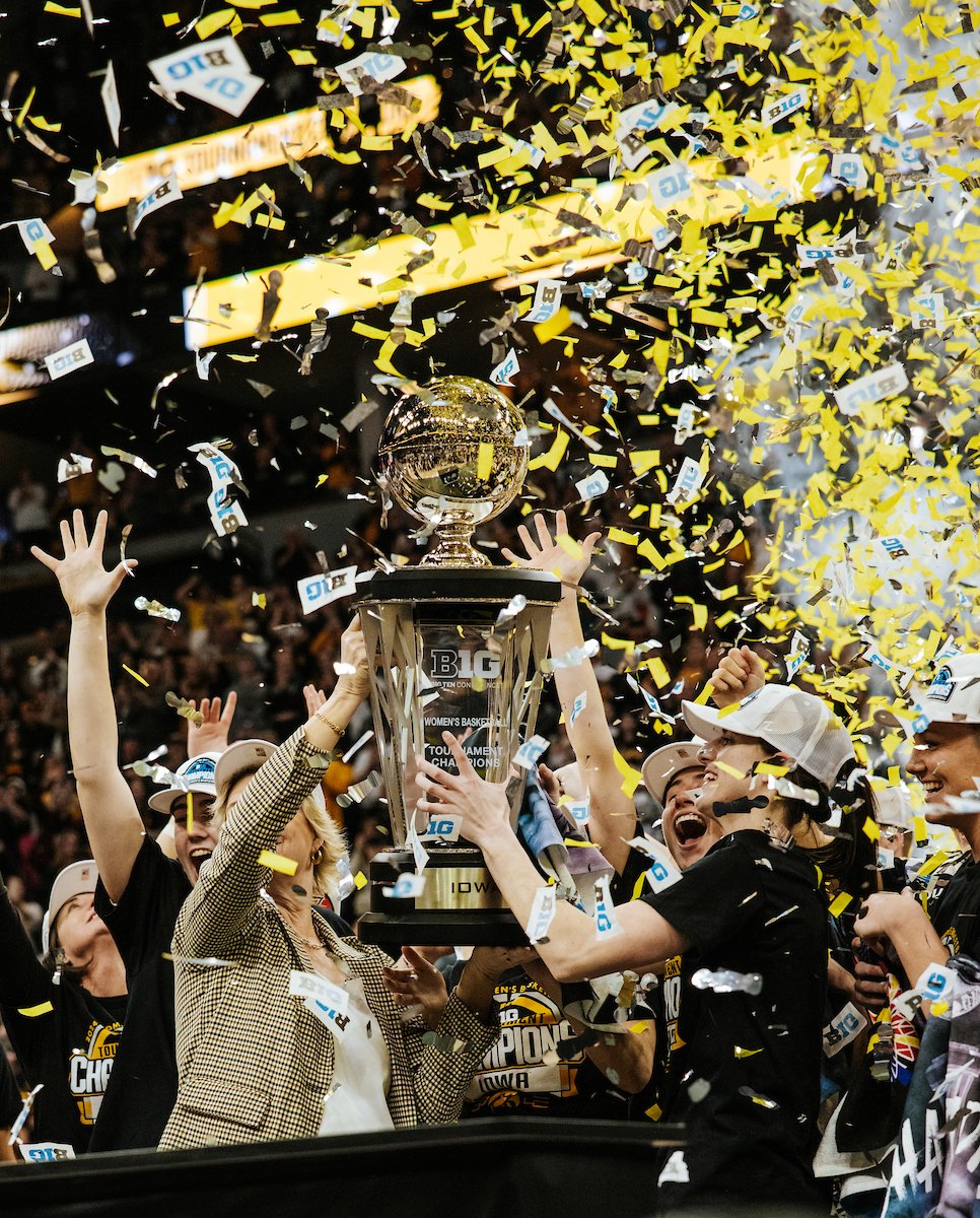 Huge congratulations to @IowaWBB on earning a #1 seed in the NCAA tournament!!! We can't wait to cheer you on!! GO HAWKS!! 💛🖤