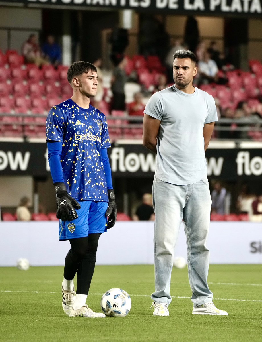 🧤 #ChiquitoRomero en #LaPlata acompañando al plantel.