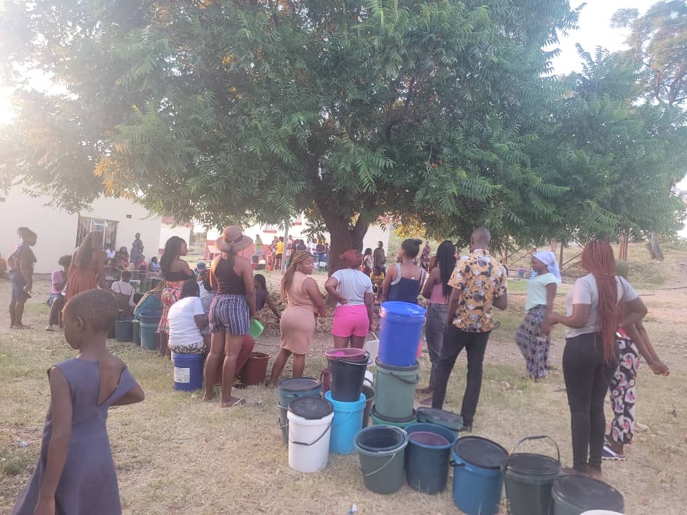 lemileemus85391's tweet photo. Accommodation and water crisis at GZU:
Students from the Mashava campus took to the universitiet's streets to voice their grievances over water and accommodation crisis https://t.co/iyQqcEUTD9