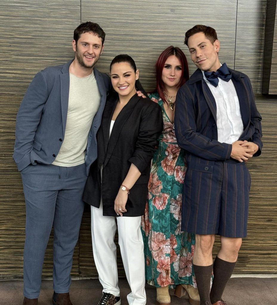 byafvt's tweet photo. EU AMO VOCÊS 😭😭😭❤️❤️❤️ https://t.co/YU4ugLXTkJ