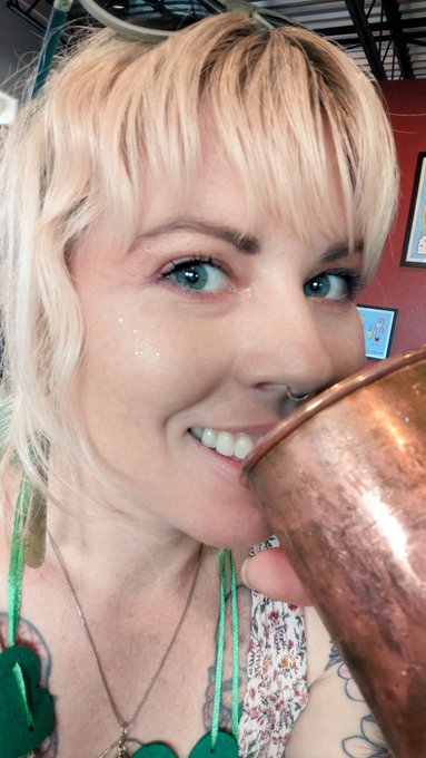 Happy St Patrick's Day from your favorite green eyed girl ☘️ https://t.co/wTMWDURCKP