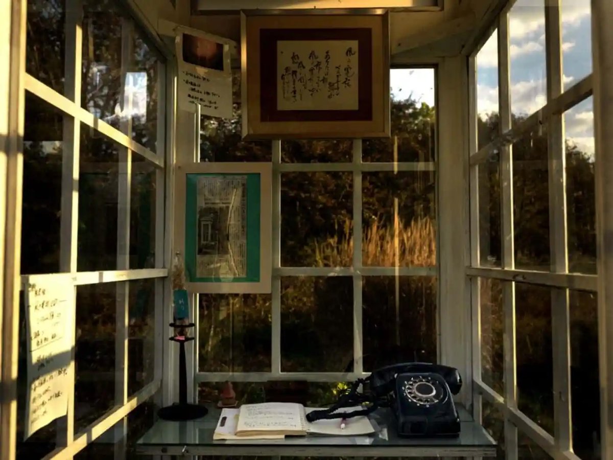 In Otsuchi, Japan, a man was devastated by the loss of his cousin. By placing a phone booth in his garden he felt he could talk to his cousin and the wind would carry his message. Since then, Wind Phones have been installed in places all over the world.
whenyoudie.org/messages-on-th…